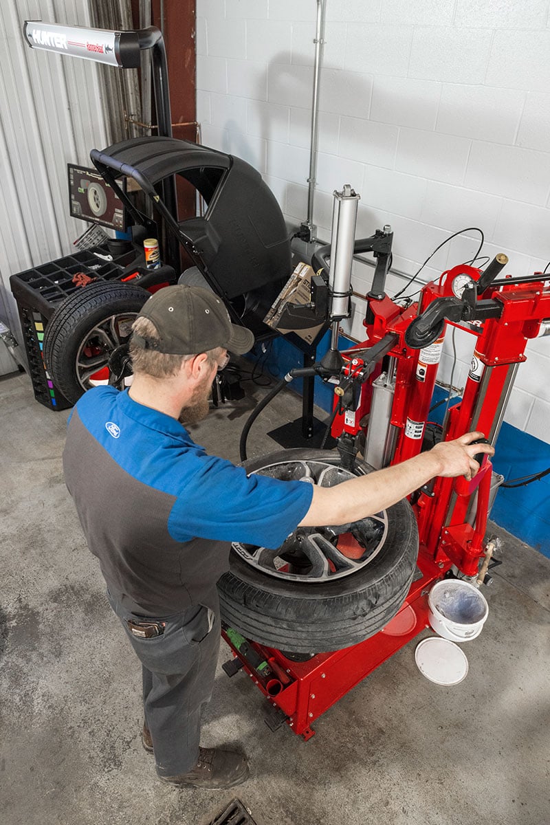 tech using polymer tool head on hunter tire changer